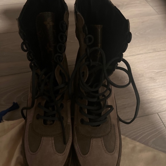 Louis Vuitton Laureate Platform Boot - Picture 1 of 3